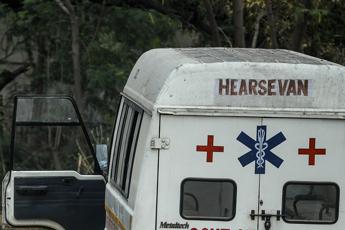 India, bus si scontra con camion: 14 morti