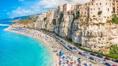 Infiltrazioni mafiose a Tropea: il Governo Meloni commissaria il simbolo del turismo calabrese