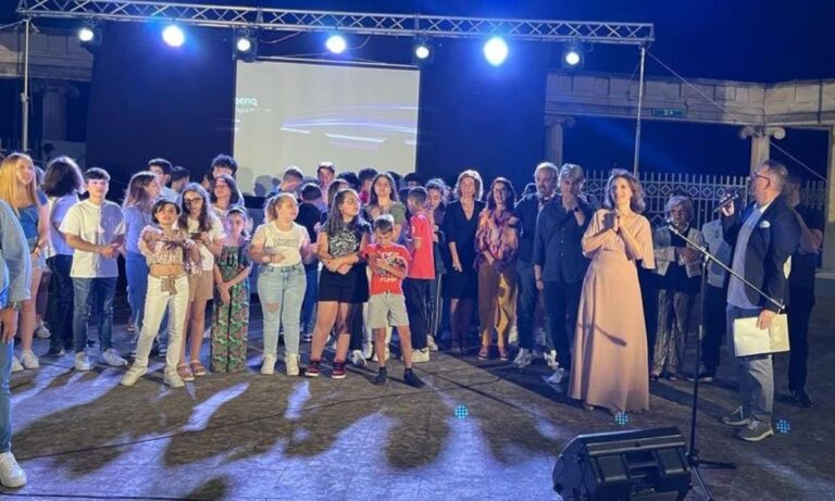 Spezzano Albanese, festa in teatro per la fine dell’anno scolastico