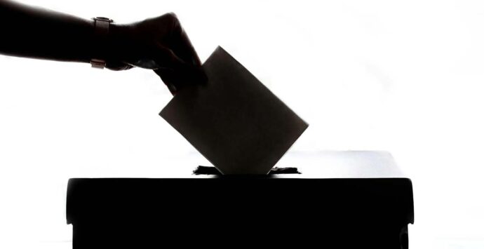 Elezioni, seggi aperti fino alle 23. L’affluenza a Cosenza e provincia alle 19